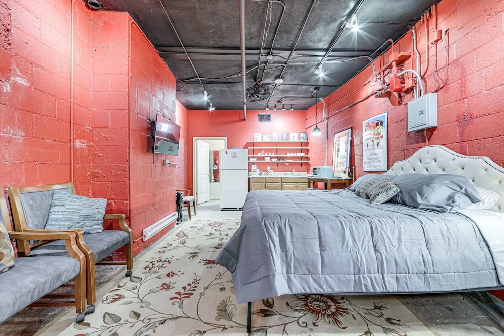 Cozy Single at The Strand