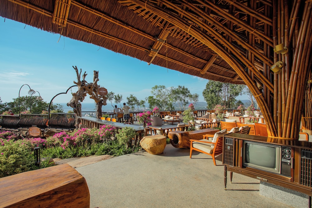 The Peak Sanctuary - Dien Tien Mountain