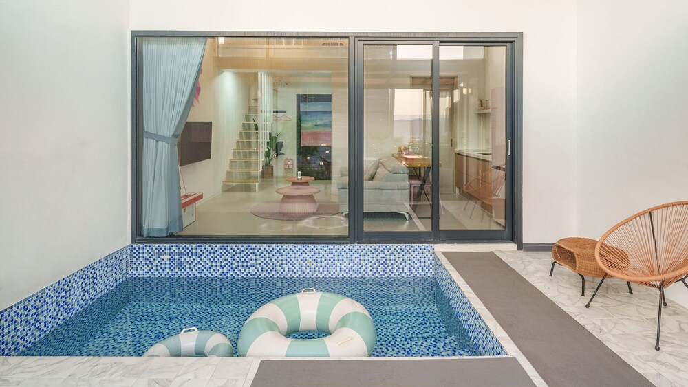 Gyeongju Rose Breeze Pool Villa Pension