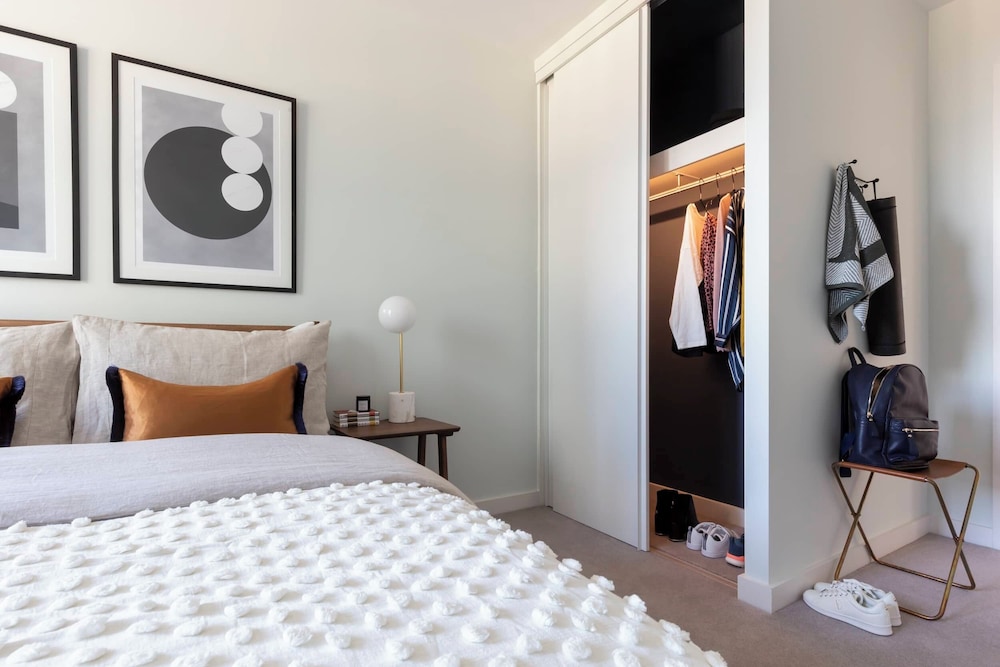 Croydon Central Apartments by Urban Rest