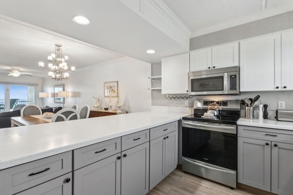 663 Amelia By The Sea 2 Bedroom Condo