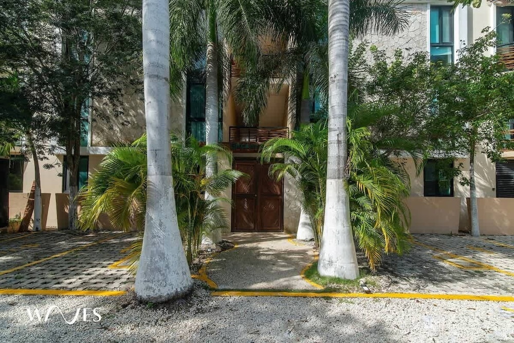 2 Br. Luminous and Spacious Pool View Apt