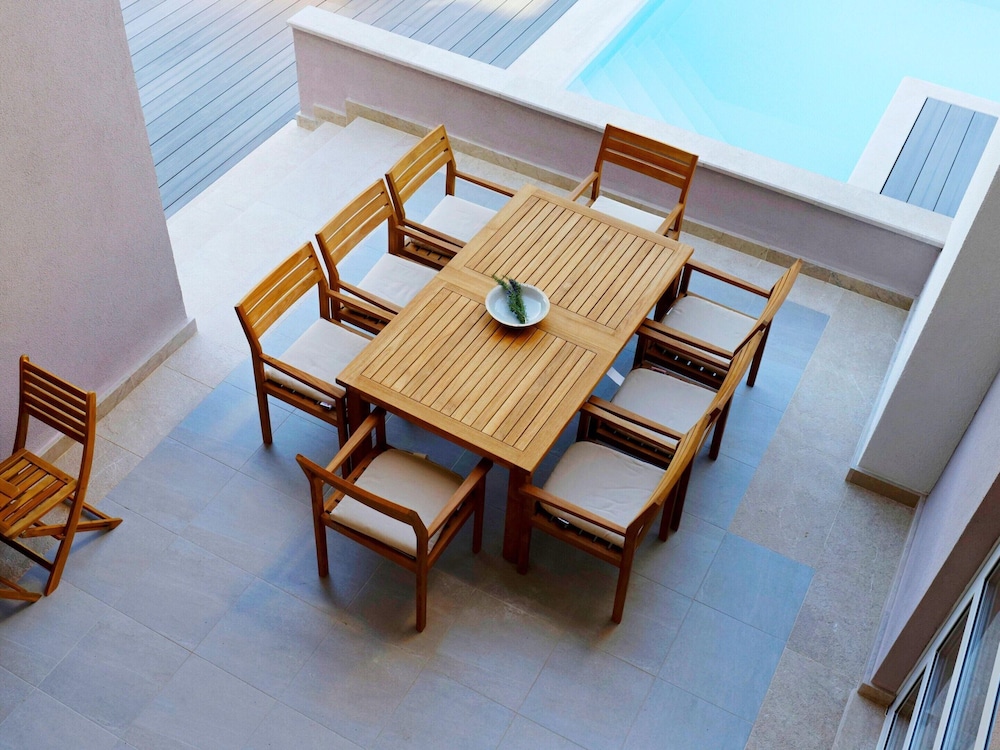 Villa in Zupa With Infinity Pool & Biokovo Views