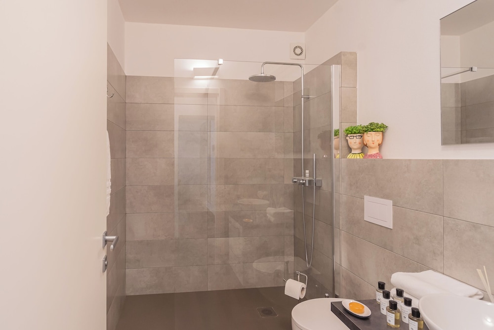 Lake Holiday Como by Rent all Como