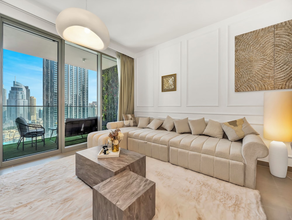 Skyline Luxury I Burj Khalifa & Fountain
