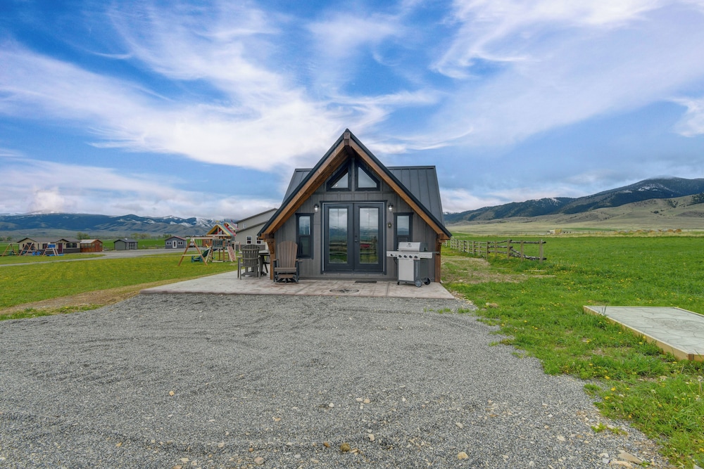 1/2 Mi to Ruby River: Cabin w/ Trail Access!