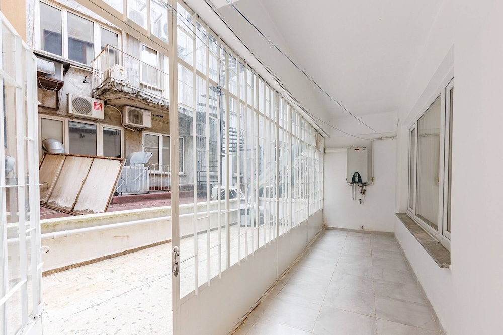Charming Kadıköy Apartment With City Views