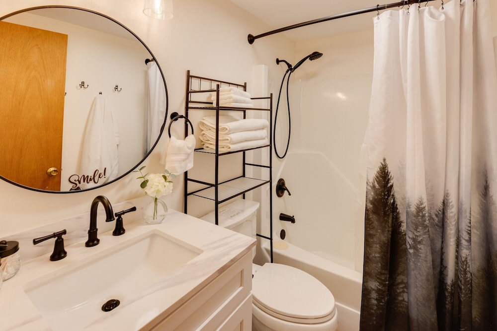 Scenic White Mountains Retreat 4 Bedroom Home