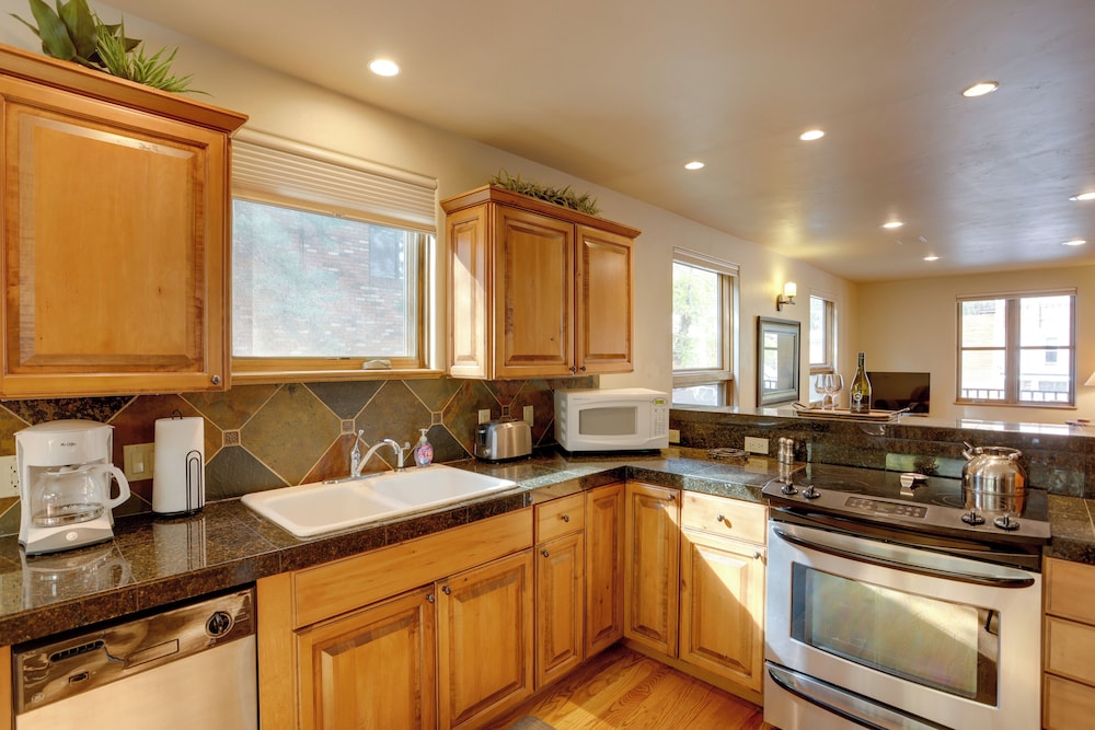 Patio & Mountain Views: Central Ouray Getaway! view 5