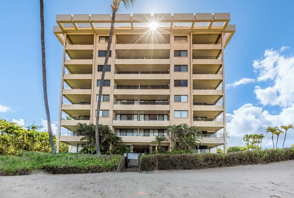 Polo Beach Club Vacation Rentals - APlus Resorts