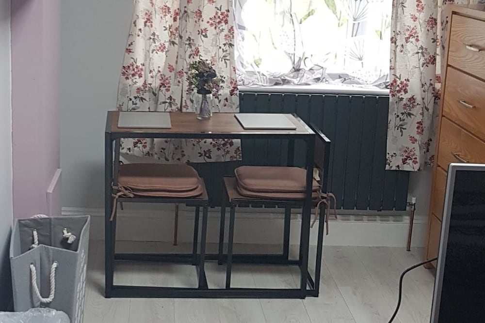 1 Bedroom Annex - 2 Mins From Train Station view 4