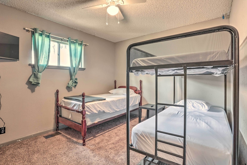 Marshall Vacations - Sues Camp w/ Caddo Lake Access  Dock! - Property Image 3