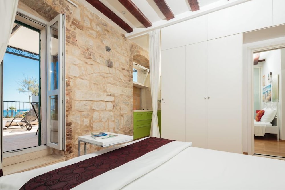 Riva and Diocletian Apartments
