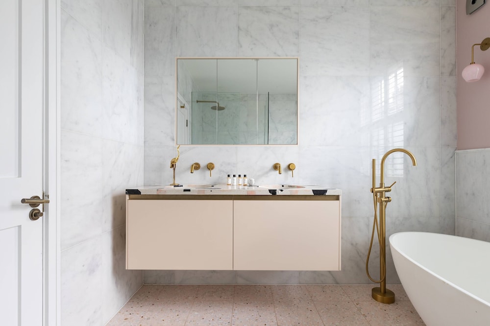 Westbourne Park Road XVI by Onefinestay