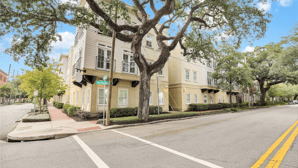 2 Suites Walkable Historic District Location The Juliette by Avantstay