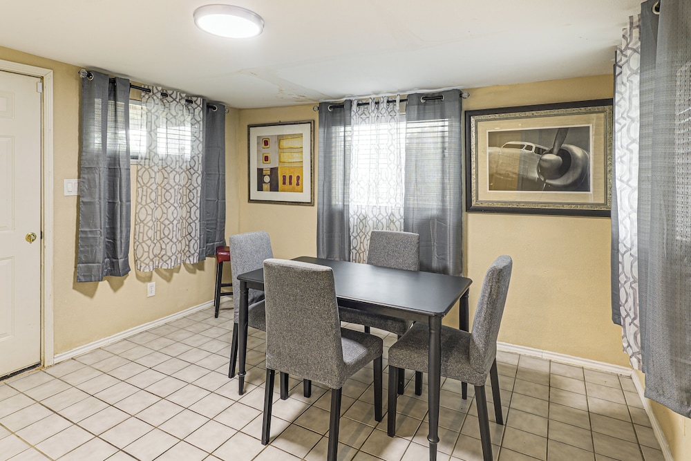 Cozy Home w/ Patio 24 Miles to Carlsbad Caverns NP