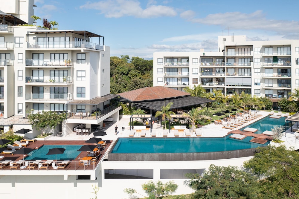 Ourfriends Condo by Acomodo