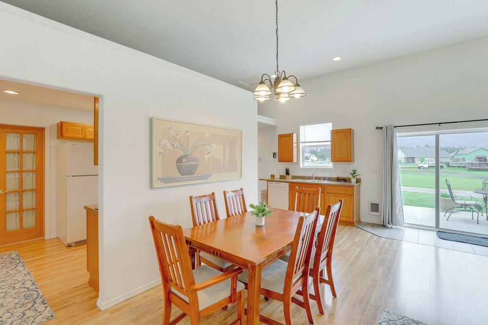 23 Mi to Glacier Natl Park: Mtn-view Gem w/ Patio