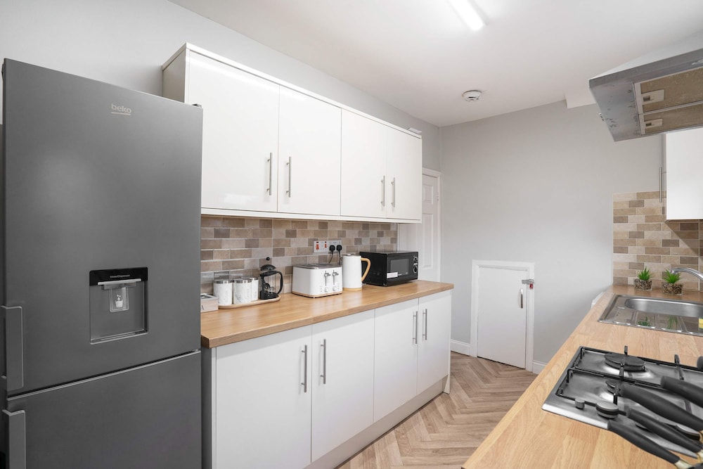 Comfy 3bed House-parking-garden
