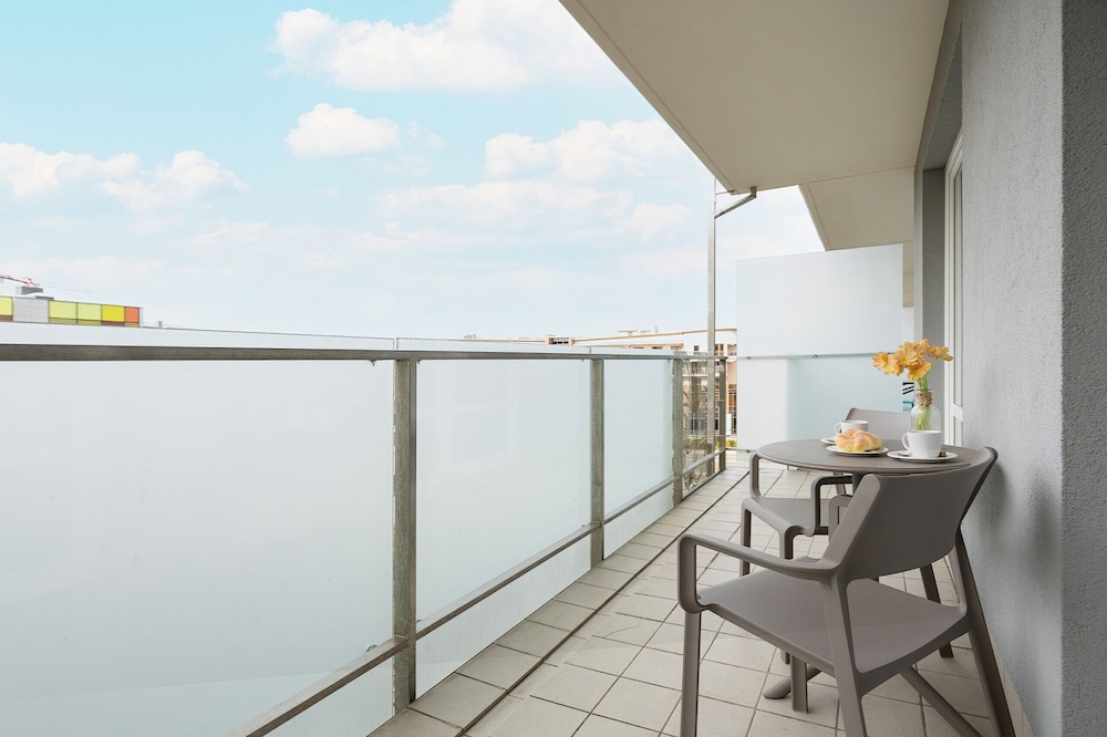Apartments Aquarius by Renters view 4