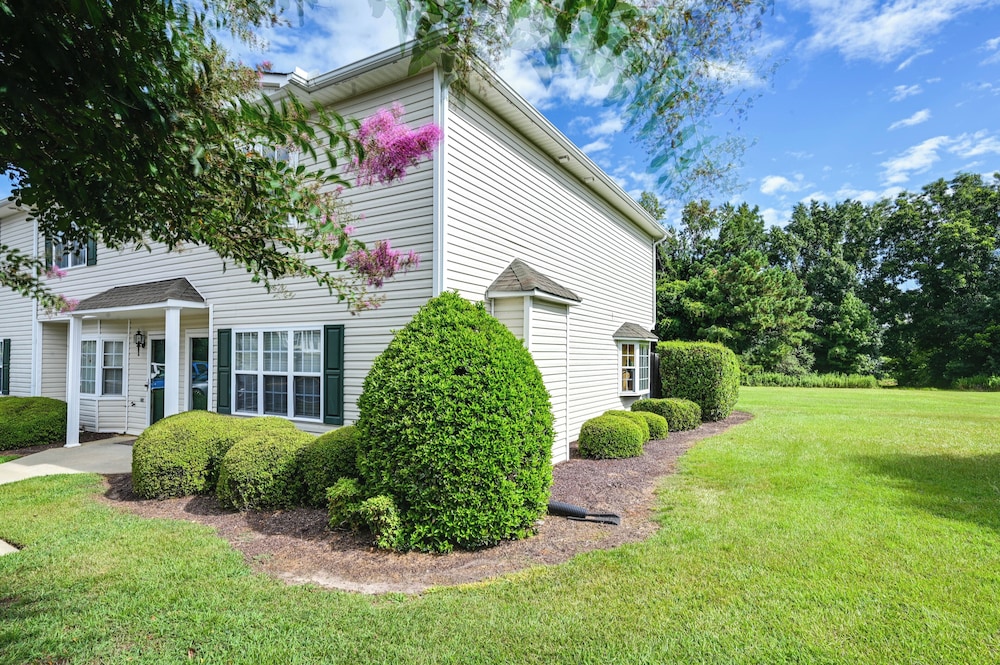 6 Mi to Med District: Greenville Home w/ Yard