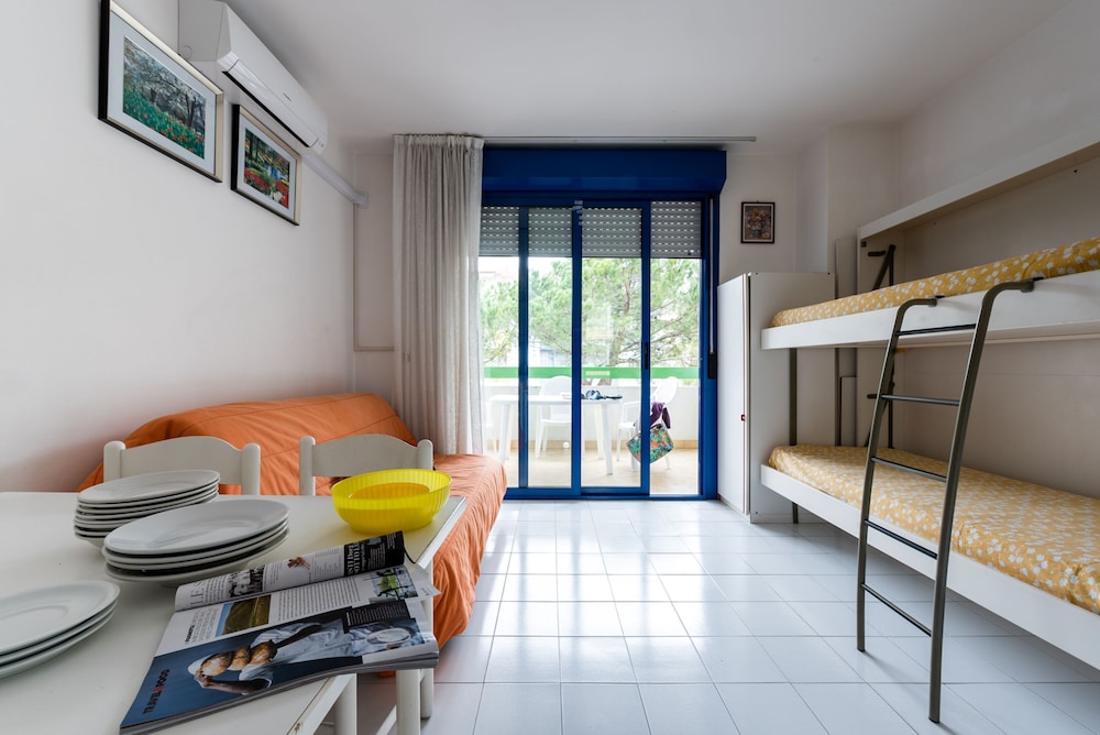Cozy Studio With Lateral sea View in Bibione