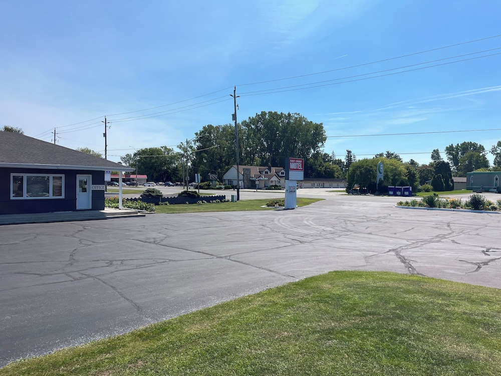 Sarnia Vacations - East Court Motel - Property Image 11