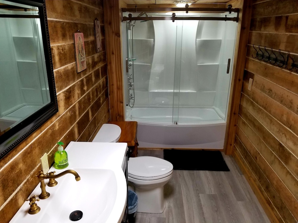Bear Creek Lodge and Cabins in Helen Ga - Pet Friendly, River on Property, Walking Distance to downtown Helen
