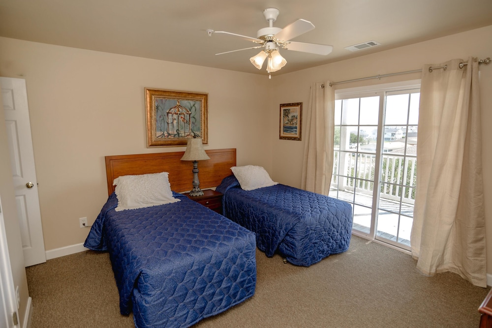 Bermuda Breeze D Holiday Home 8 bedroom By Affordable Large Properties