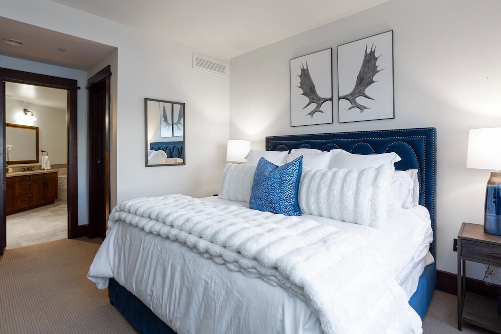 Arrowleaf Lodge- Two Bedroom Residence #209 2 Condo
