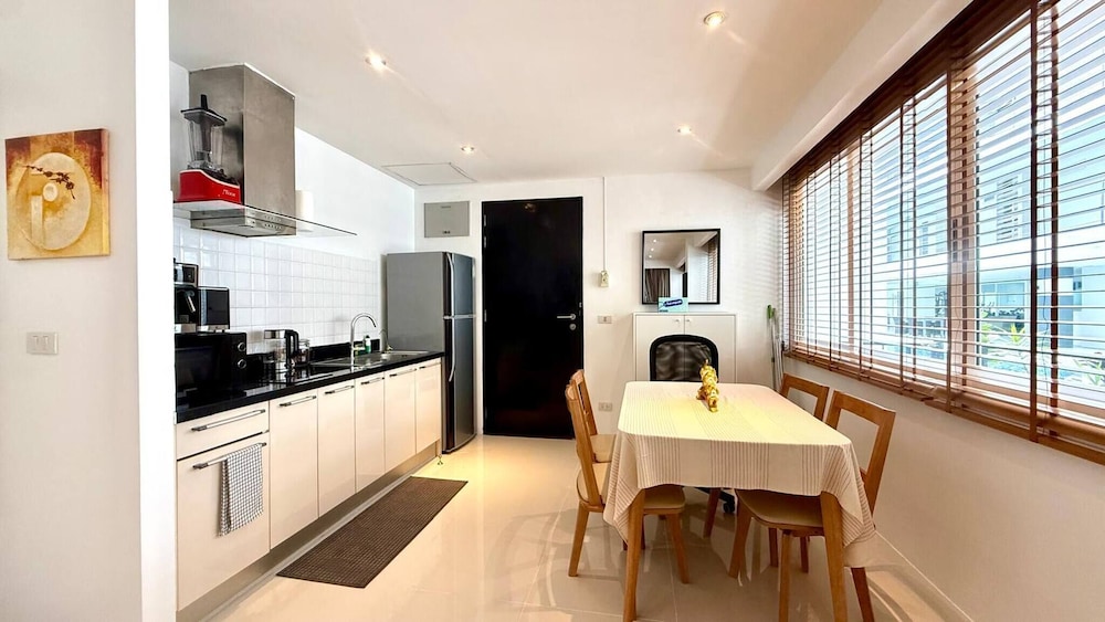 B11 Sunset Plaza Partial Seaview 1 Bedroom 1 Bathroom With Large Jaguzzi