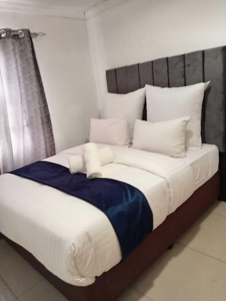 Gold Crown Self-catering Apartment