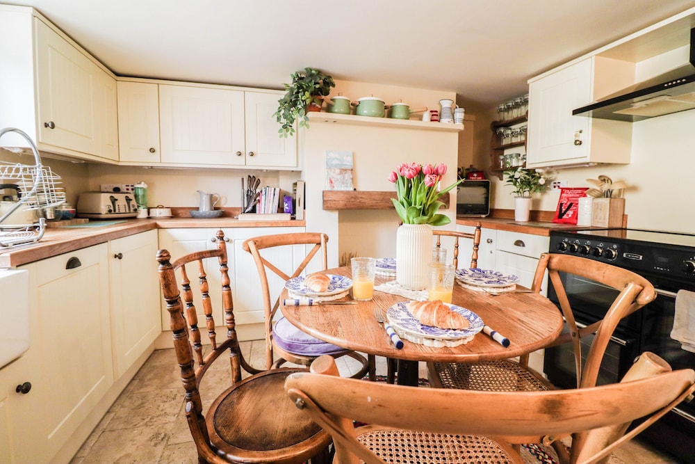 Charming Period Cottage With Free Wifi