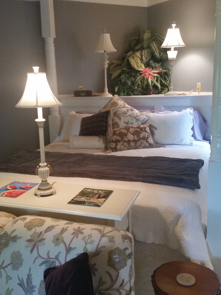 Batesville Vacations - Spahn House Bed and Breakfast - Property Image 3