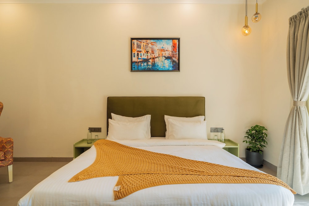 ELIVAAS Laguna Camellia | Luxe 4 BHK Villa Near Popular Beaches with Private Pool