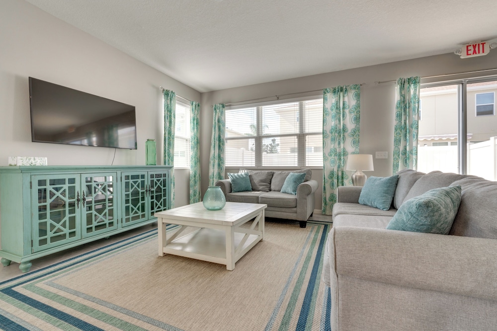 4 Mi to Wdw: Sleek Townhome w/ Community Pool!