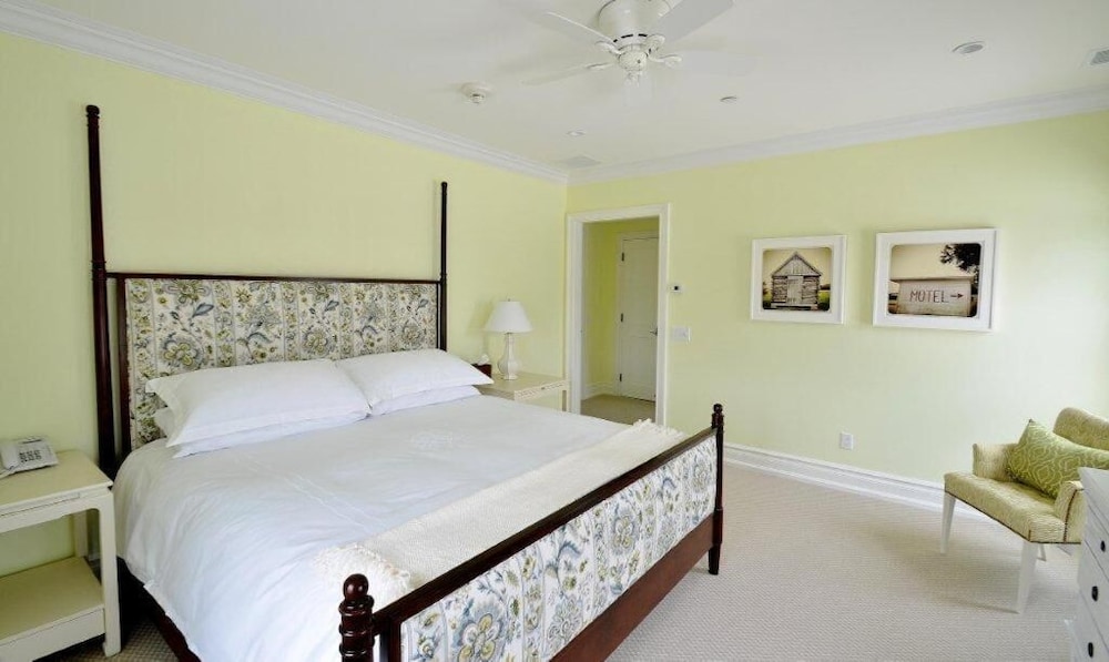 The Quogue Club at Hallock House