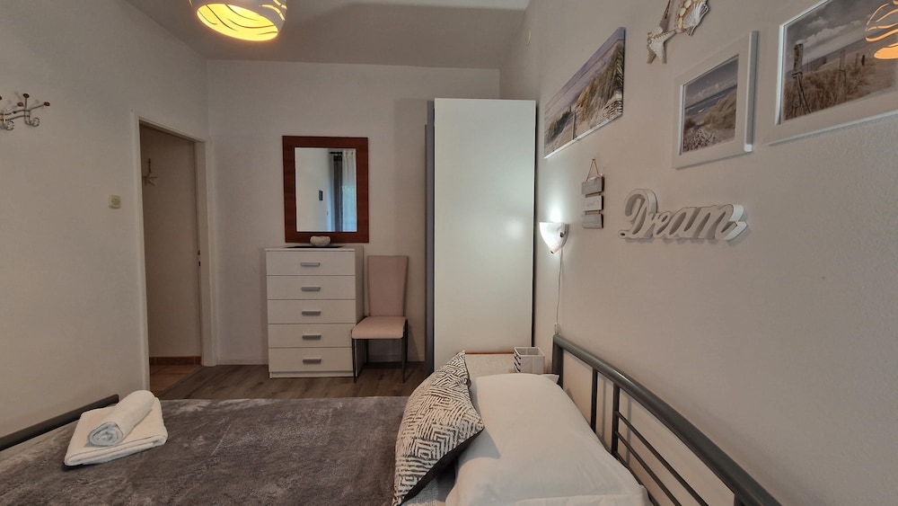 Apartments Godena
