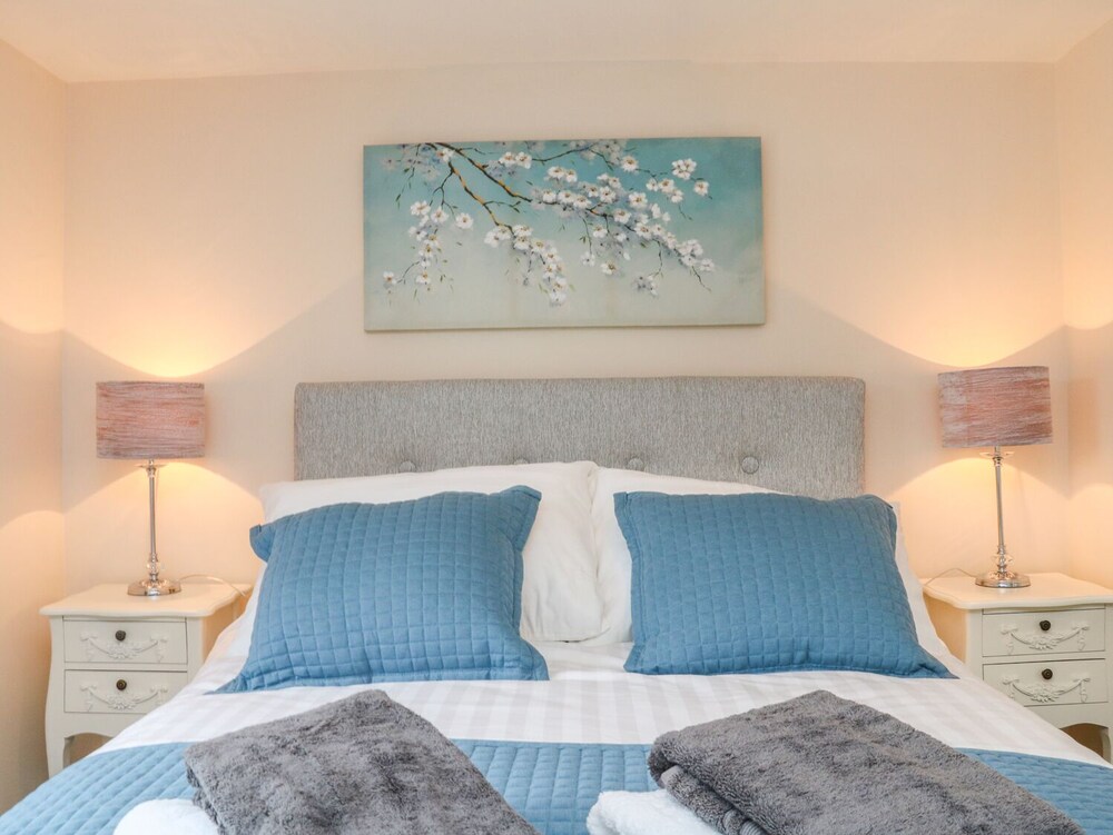 Cedarwood Cottage view 5