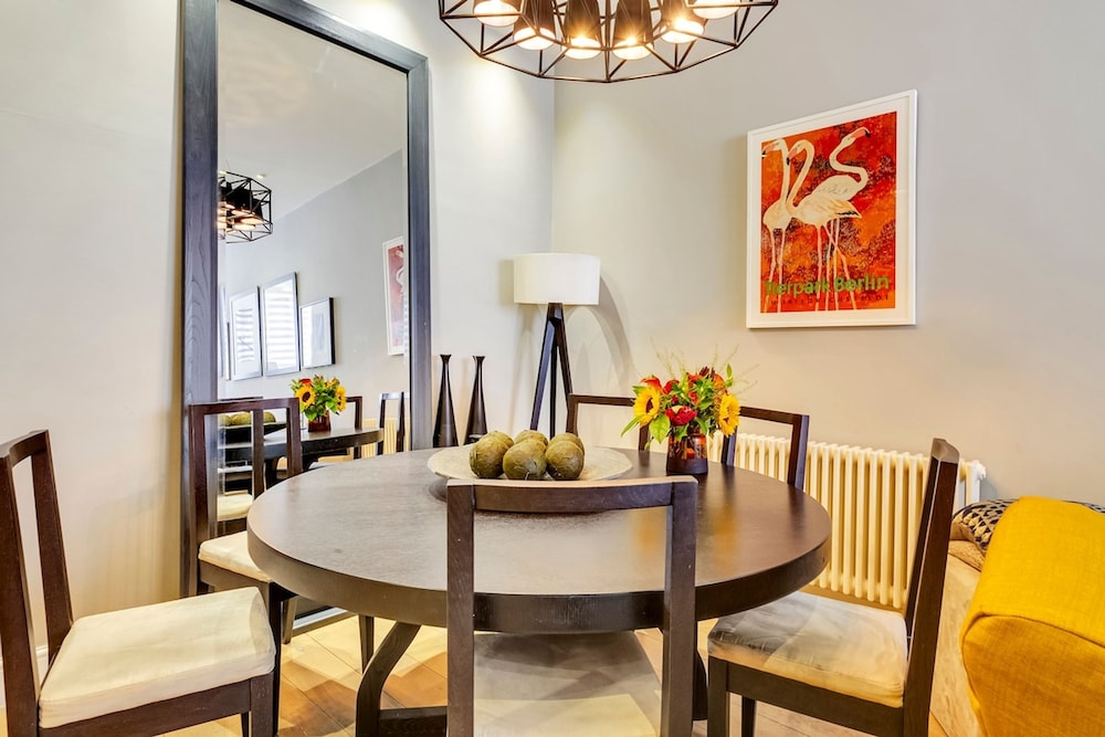 Luxe 4-bed Mews Home - 10 min to Harrods