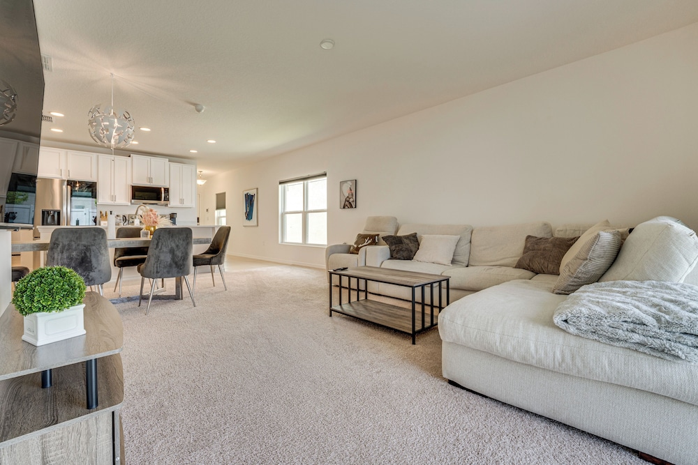 Easy Disney Day Trips: Family Home w/ Pool Access