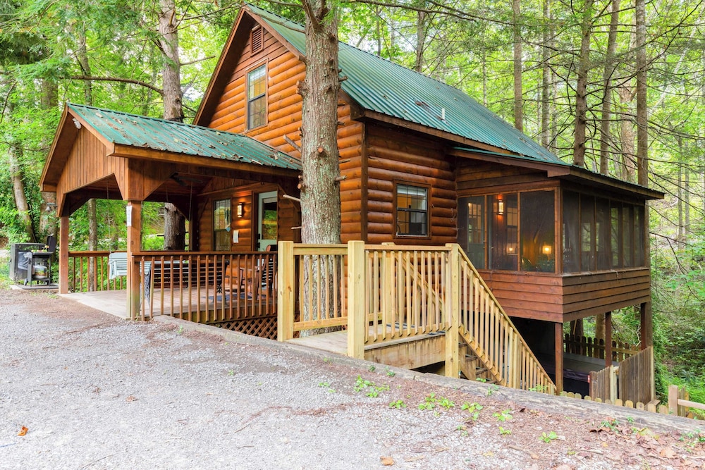 Lakeside Cabin w/ Hot Tub, Fireplace Near Dollywood & Trails Smoky Shores Retreat by Avantstay