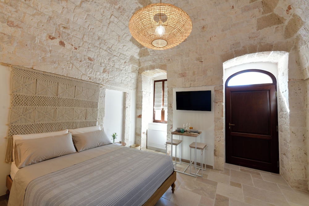 Lamarossa Trulli & Suites