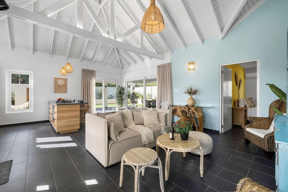 NEW Villa - Beautiful 3BR 2BA With Private Pool