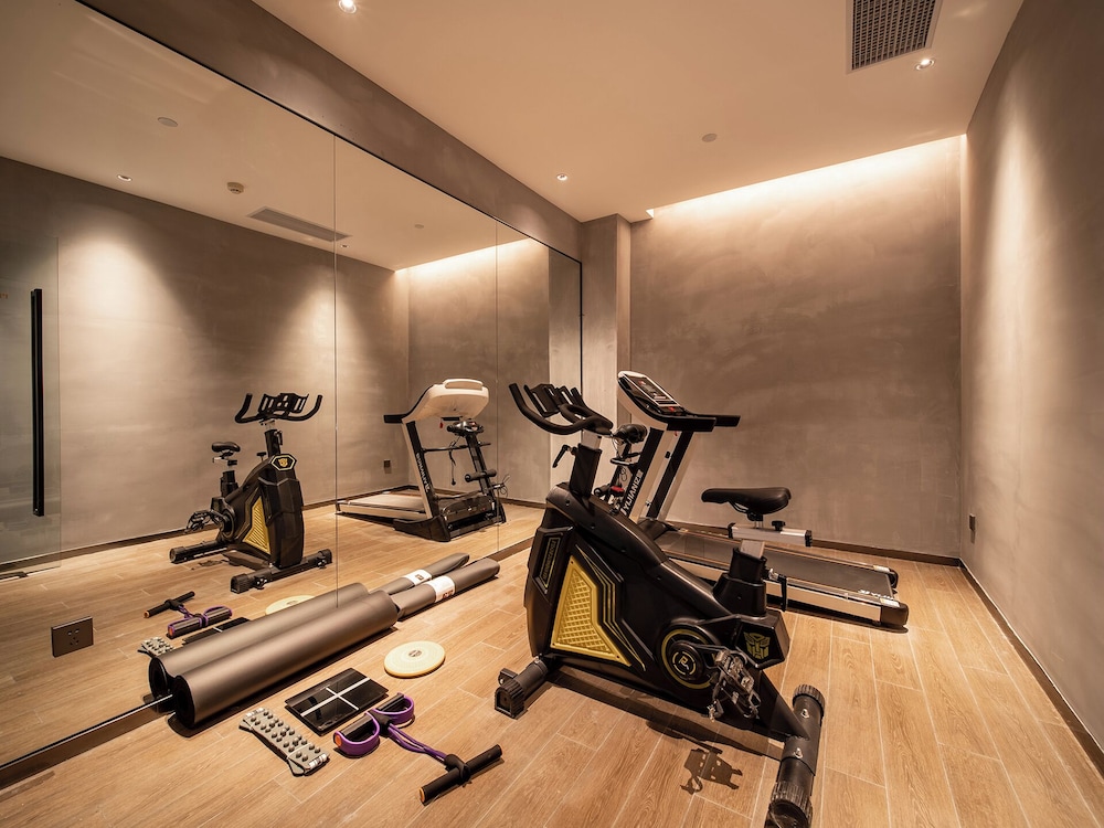 Trendy Romantic Hotel Guangzhou Panyu Qiaonan Aoyuan Plaza Branch - Free Deliver Service to Canton Fair Complex During Canton Fair Period