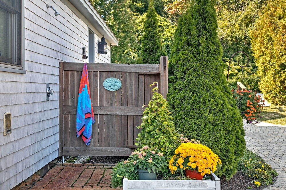 'heron Cottage' on Casco Bay w/ Deck & Boat Dock!