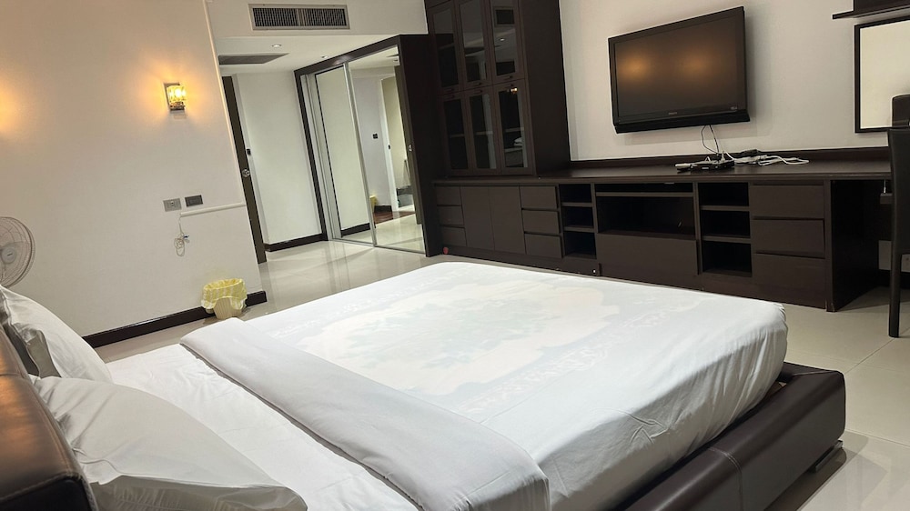 Omni Tower Sukhumvit Nana - Direct