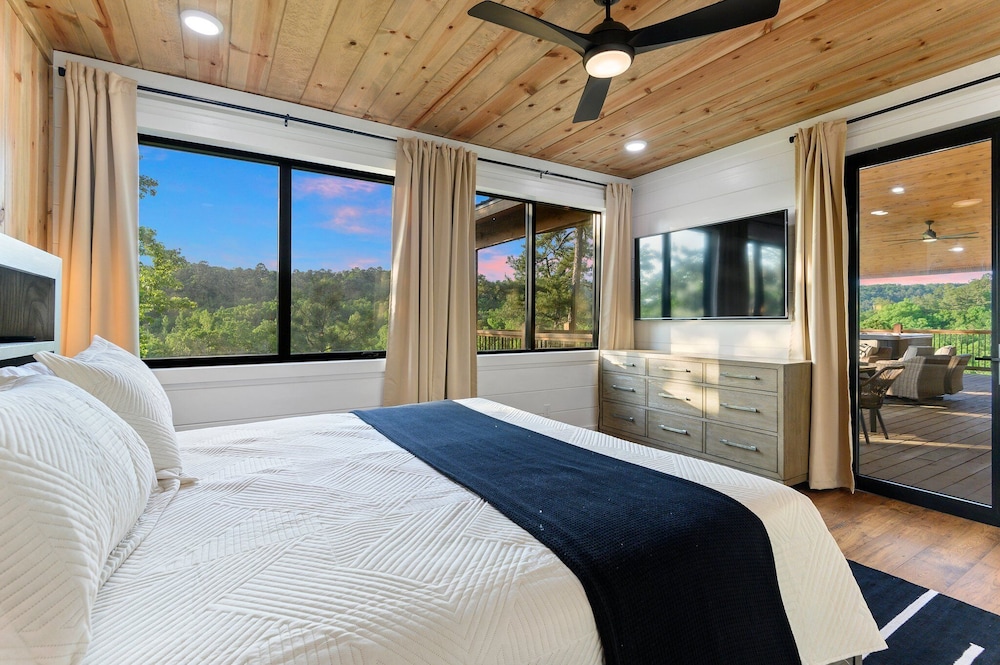 Luxury Retreat in Broken Bow