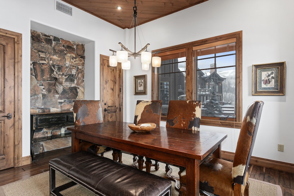 Grand Lodge - Three Bedroom #201 - Ski-in/ski-out 3 Condo
