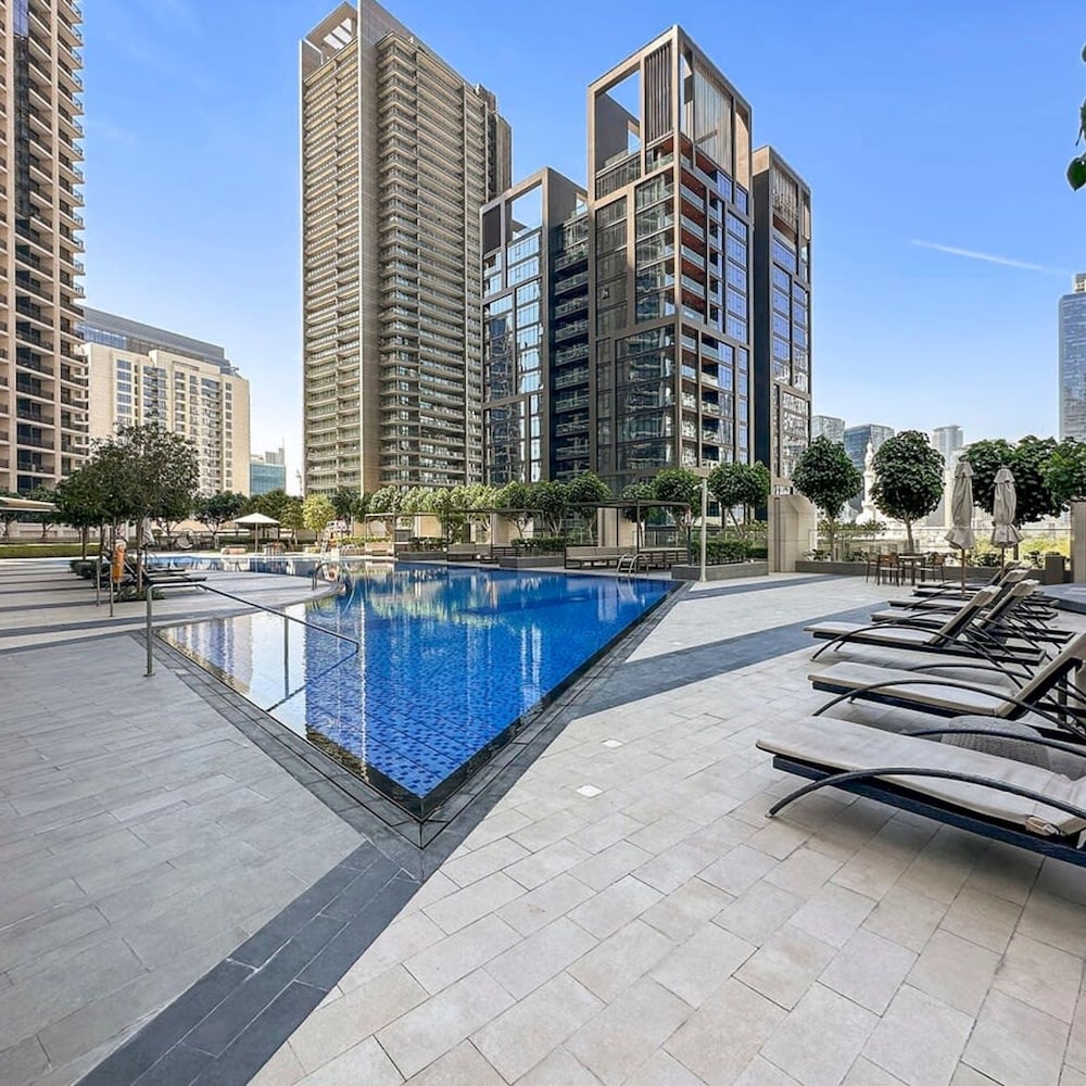Silkhaus Premium Tower in Downtown Gym Pool